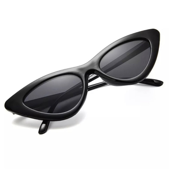 New Women’s cat eye sunglasses with case - Picture 4 of 4